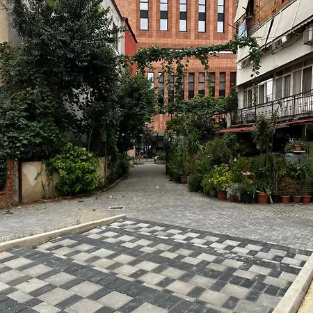 Dan * Tirana